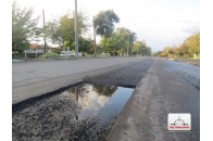 Відомо, хто у Луцьку кладе асфальт за півмільйона у калюжі