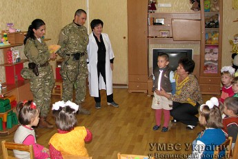 Правоохоронці з Волині допомогли краматорським сиротам ФОТО