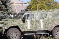 На автомобілі Януковича у зоні АТО вивозять поранених ВІДЕО