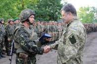 Президент нагородив 26 військовослужбовців ВІДЕО