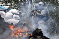 Терористи підбили український танк і два БТРи, є жертви ВІДЕО