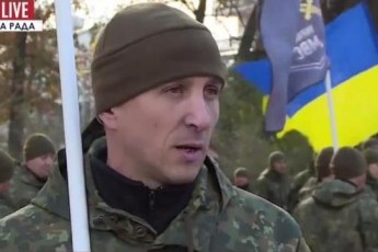 Добровольчі батальйони під Радою вимагають дати їм можливість проголосувати ВІДЕО