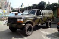 Волонтери зробили із старого УАЗа броньовик для фронту ВІДЕО