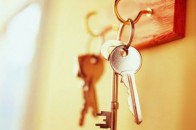 У Луцьку жінку з чотирма дітьми виживає з квартири рідна мати