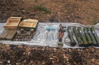 Терористи ЛНР ховали великий арсенал зброї: збиралися стріляти на виборах, - СБУ
