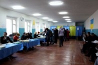 У Луцьку виборчі дільниці відкрилися під звуки гімну