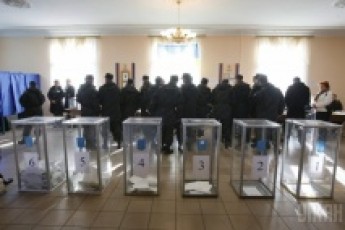 На Волині від кандидата в нардепи доставляли людей на виборчу дільницю