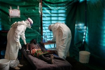 До Києва прилетіли люди, які можуть бути заражені лихоманкою Ебола ВІДЕО