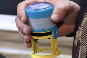 Голова ДВК у Луцьку виніс печатку за межі дільниці