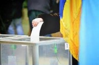 Як у місті на Волині «на колінах» переписували протоколи ВІДЕО