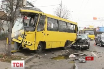 Молодик без прав на елітному авто власника автосервісу спричинив ДТП ВІДЕО