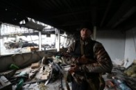 В аеропорту Донецька та на трасі Бахмутка напружена ситуація, двоє військових поранені