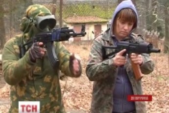 На Вінниччині представниці слабкої статі взяли до рук автомати ВІДЕО