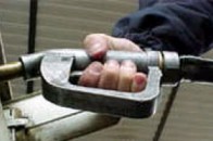 Долар потягнув за собою бензин, продукти і ліки
