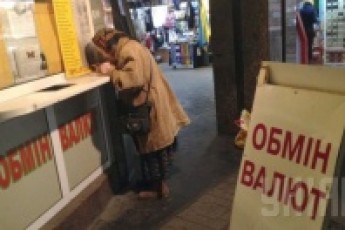 В обмінниках подешевшали дефіцитні долари та євро ВІДЕО