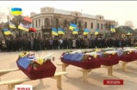 На Луганщині поховали 9 невідомих військових ВІДЕО