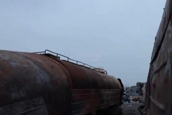 Сепаратист показав руїни аеропорту і піднятий прапор України ВІДЕО