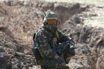 Українські солдати зустрічають зиму у літній формі ВІДЕО