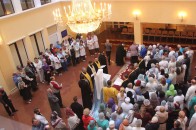 Лучани молитимуться перед мироточивим образом ВІДЕО