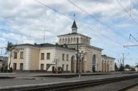 Біля виходу із вокзалу на Волині померла жінка