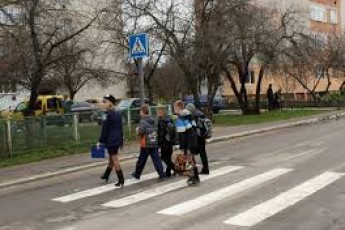 У Луцьку просять намалювати «зебру» і демонтувати кран