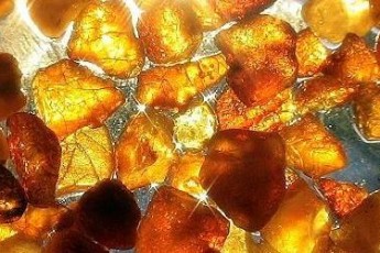 Пограбування у Рівному: викрали 80 тисяч доларів і понад 100 кілограм бурштину