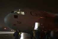 Перша військова допомога від Канади прилетіла в Україну ВІДЕО