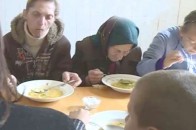 У Донецьк прийшов зловісний «русский мир» - кілометрові черги за халявною їжею ФОТО