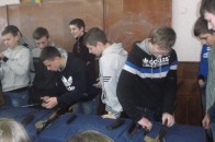Волинські школярі вправлялись із автоматом Калашникова