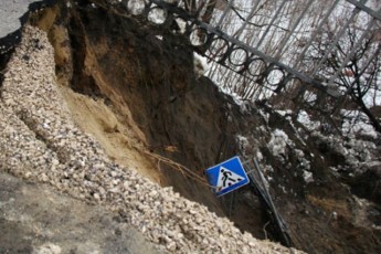 Через зсув ґрунту на Львівщині загинула людина