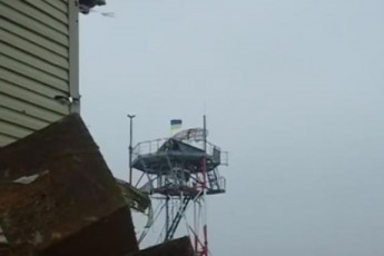 «Кіборги» вивісили прапор України на радіостанції Донецького аеропорту ВІДЕО