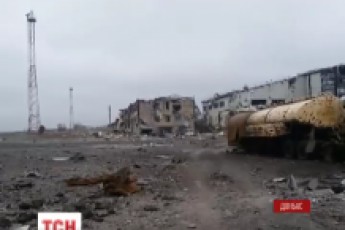 Попри повне знищення аеропорту Донецька, «кіборги» тримають оборону