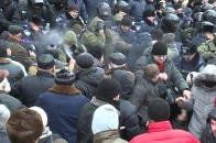 У Вінниці мітингувальники готуються до штурму ВІДЕО