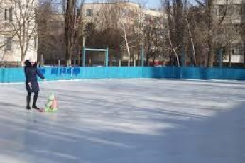 У Луцьку для дітей заливатимуть ковзанки у дворах