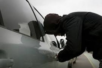 У Луцьку двоє молодиків викрали авто