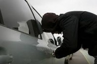 У Луцьку двоє молодиків викрали авто