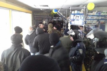 У Харкові масова бійка між силовиками та мітингувальниками