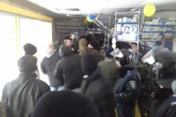 У Харкові масова бійка між силовиками та мітингувальниками