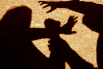 На жінку з Волині напали у під’їзді будинку