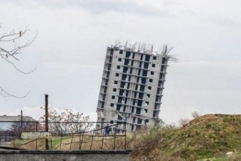 У Севастополі окупанти намагаються підірвати 16-типоверхівку ВІДЕО