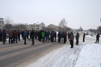 На Волині шахтарі другий день поспіль перекривають трасу ВІДЕО