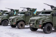 Порошенко передав військовим рекордний арсенал техніки: президентські Мі-8 та «Піони» ФОТО