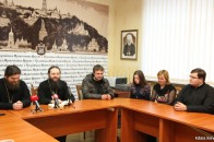 Рідним сьогодні передали двох лучан, яких звільнили з полону ФОТО
