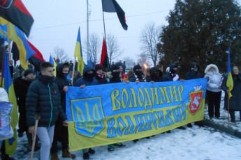 Сотні людей у Володимирі-Волинському вийшли на смолоскипну ходу ФОТО