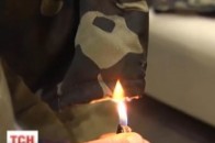 Військовим видали неякісні бушлати, які спалахують за кілька секунд ВІДЕО
