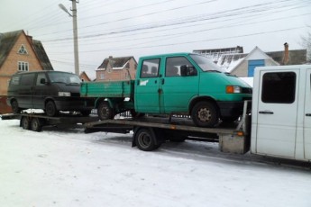 Волинські активісти «пригнали» з Німеччини дві автівки для бійців АТО ФОТО
