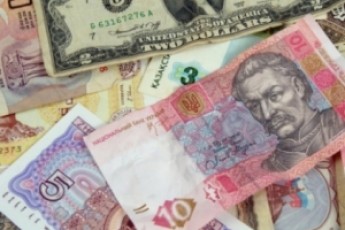 Долар в Україні знову подорожчав