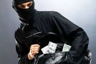 Лучанин пограбував магазин