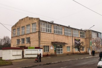 В Будинок спорту на Волині інвестують шалені гроші, а в результаті він перетворюється на занедбану халупу