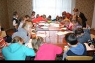 Діти з Волині пишуть листи та вірші ровесникам зі Сходу